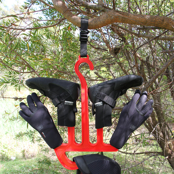 WETSUIT ACCESSORY HANGER